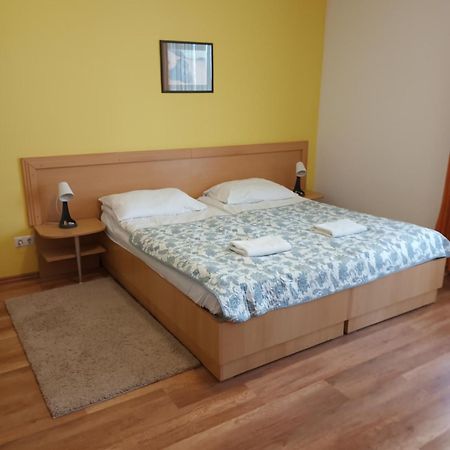 Апартаменты Viola Wellness Apartman Залакарош Экстерьер фото