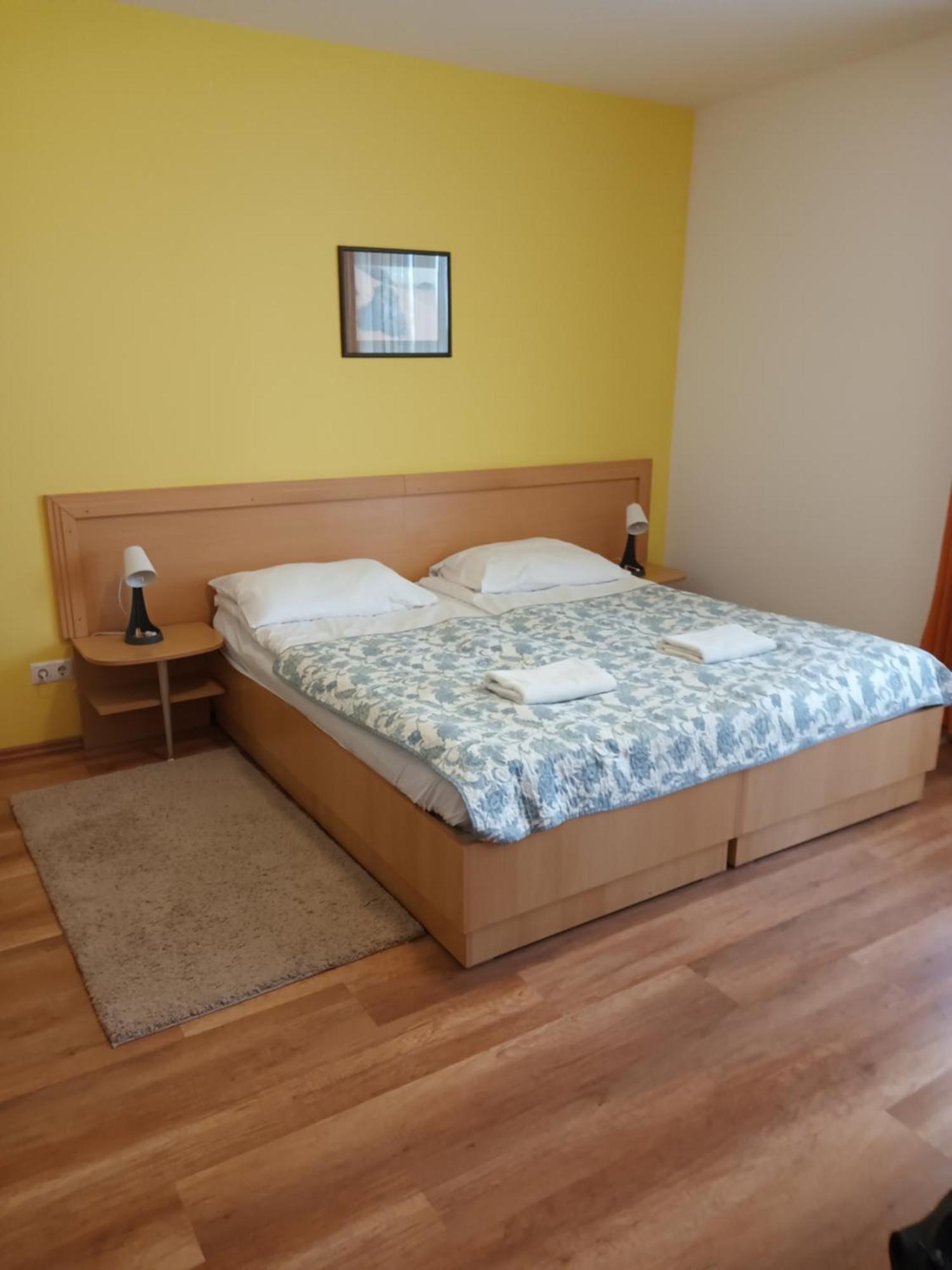 Апартаменты Viola Wellness Apartman Залакарош Экстерьер фото